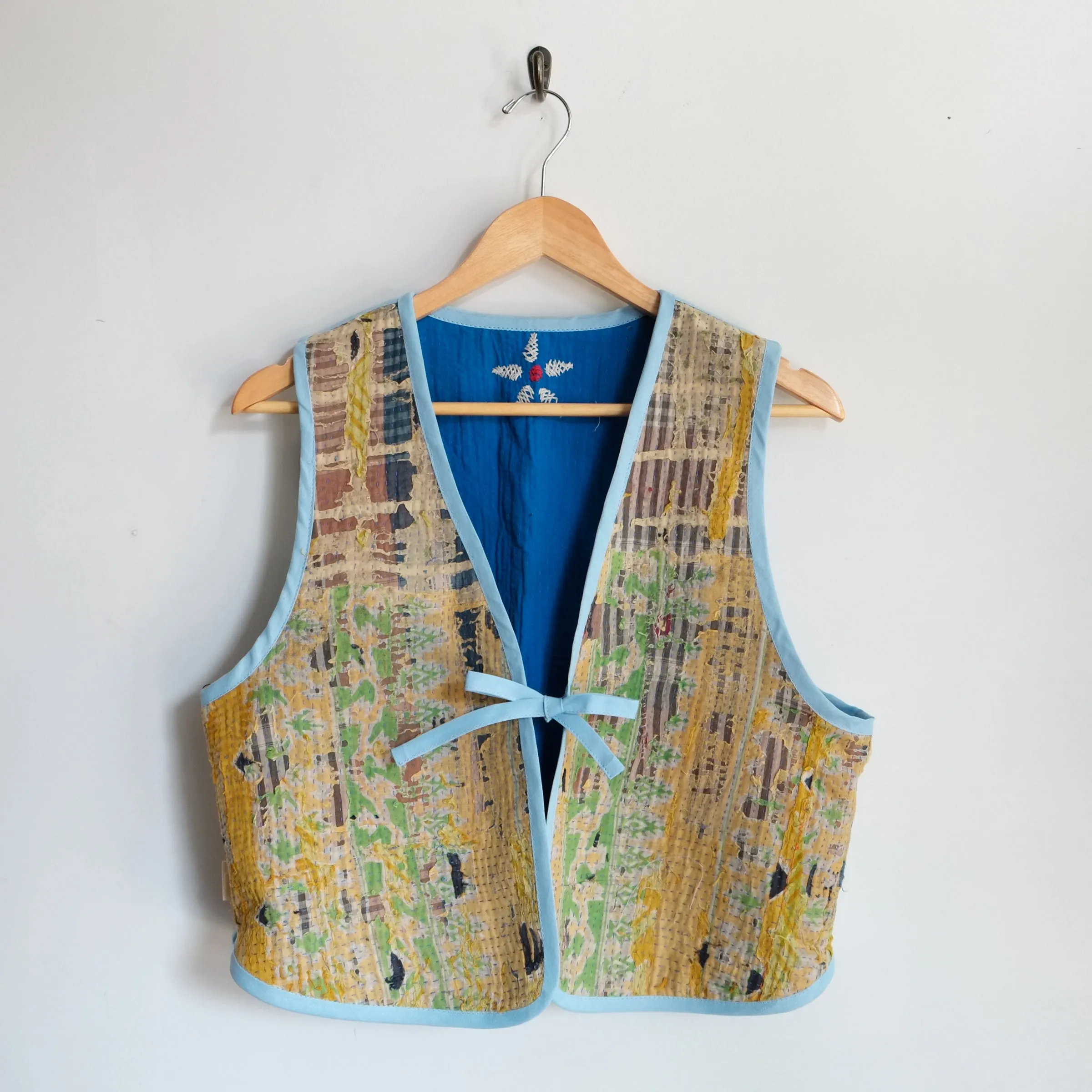 Amelia Vest Blue with White and Red Flower L075