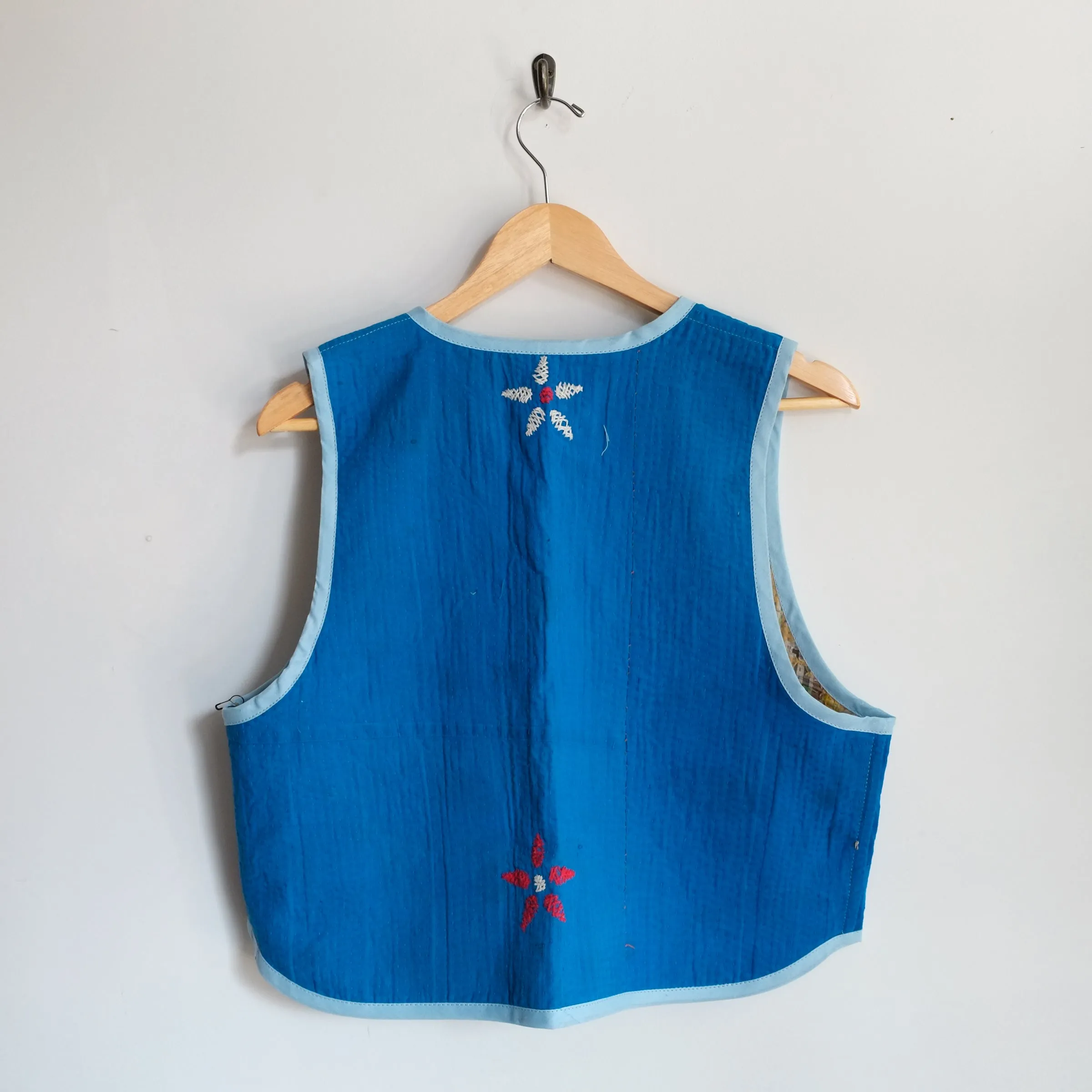 Amelia Vest Blue with White and Red Flower L075